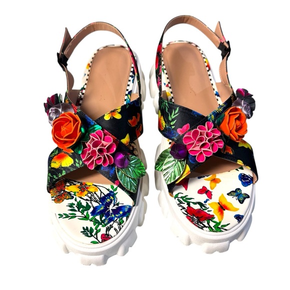 Betsey Johnson Nikitta Black Multi 3-D Flowers & Butterflies Sandals Sz 11 $119 - Picture 2 of 7